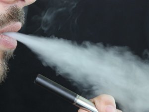 04-e-cigarette-1301670_1920