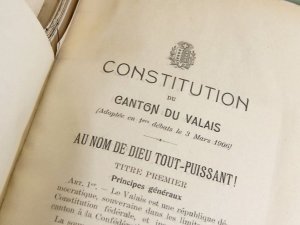04.03.2007. SION Archives Cantonales. DOCUMENT ORIGINAL DE LA CONSTITUTION VALAISANNE DE 1907 mis à disposition par le Service des Archives Cantonales. (NOUVELLISTE/Christian HOFMANN).