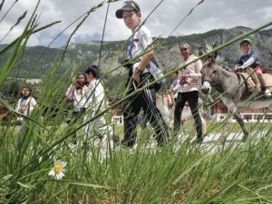EvolËne. 07.07.2011.
Une balade de prËs de deux heures dans les montagnes valaisannes fait partie des activitÈs proposÈes.
Le Nouvelliste-AndrÈe-NoÎlle Pot