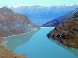 Barrage et lac de Grande Dixence depuis l'arrière