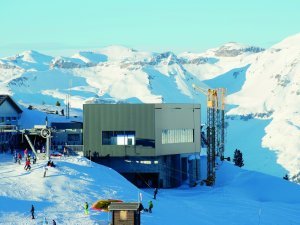 Station supérieur du Crêt du Midi La couverture a été posée et la télécabine est en fonction