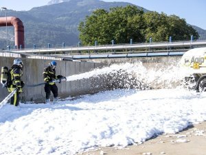 Monthey - 2 septembre 2021 Un important dispositif est mis en place sur le site chimique de Monthey pour la formation de sapeurs-pompiers en provenance de toute la Suisse.
